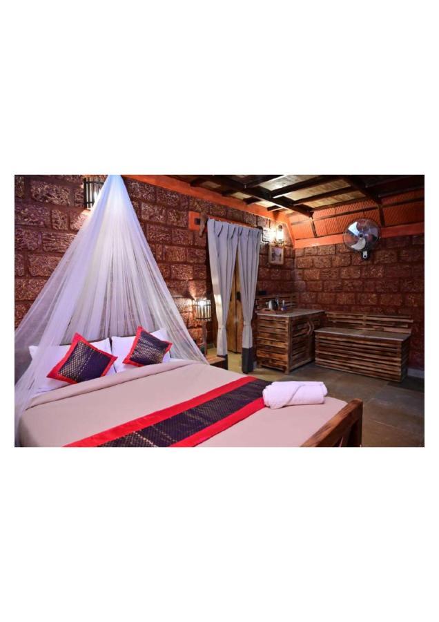 The Horse & Chariot Hotell Madikeri Exteriör bild