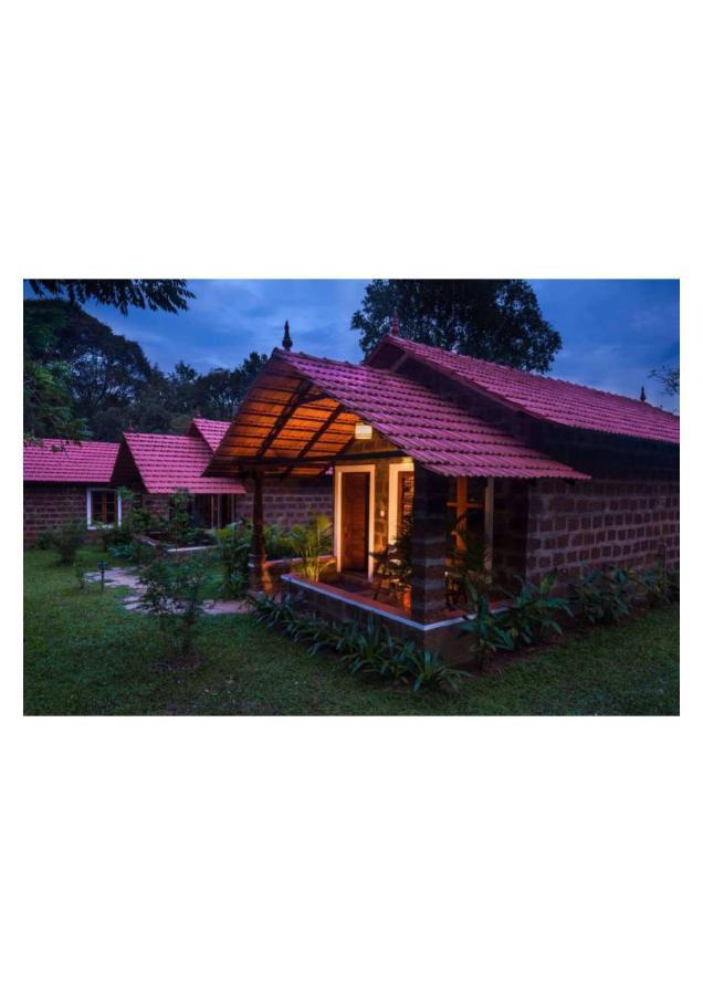 The Horse & Chariot Hotell Madikeri Exteriör bild